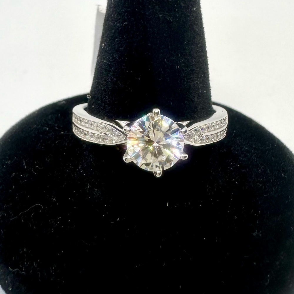 Moissanite Diamond Engagement Ring 1 Carat Round Cut 6 Prong Double Row Band 925
